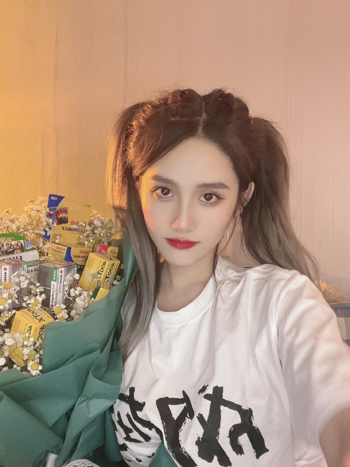 美女艺人刘倩倩迷人美照欣赏