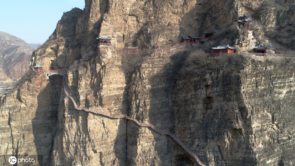 河北宣化恢复明代风貌的"空中道观群"——像光洞
