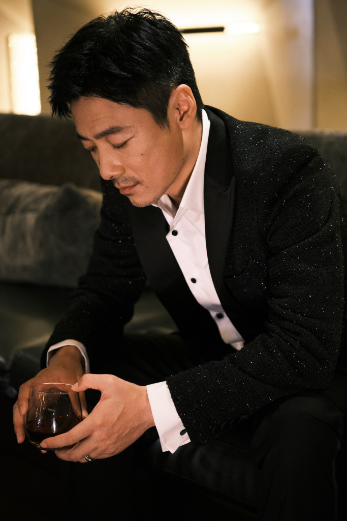 祖峰12届北京电影节开幕式西装造型写真 尽显成熟男人魅力