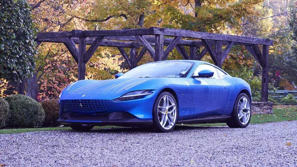 2021款法拉利罗马,外观动感优雅,一款运动型双门轿跑车