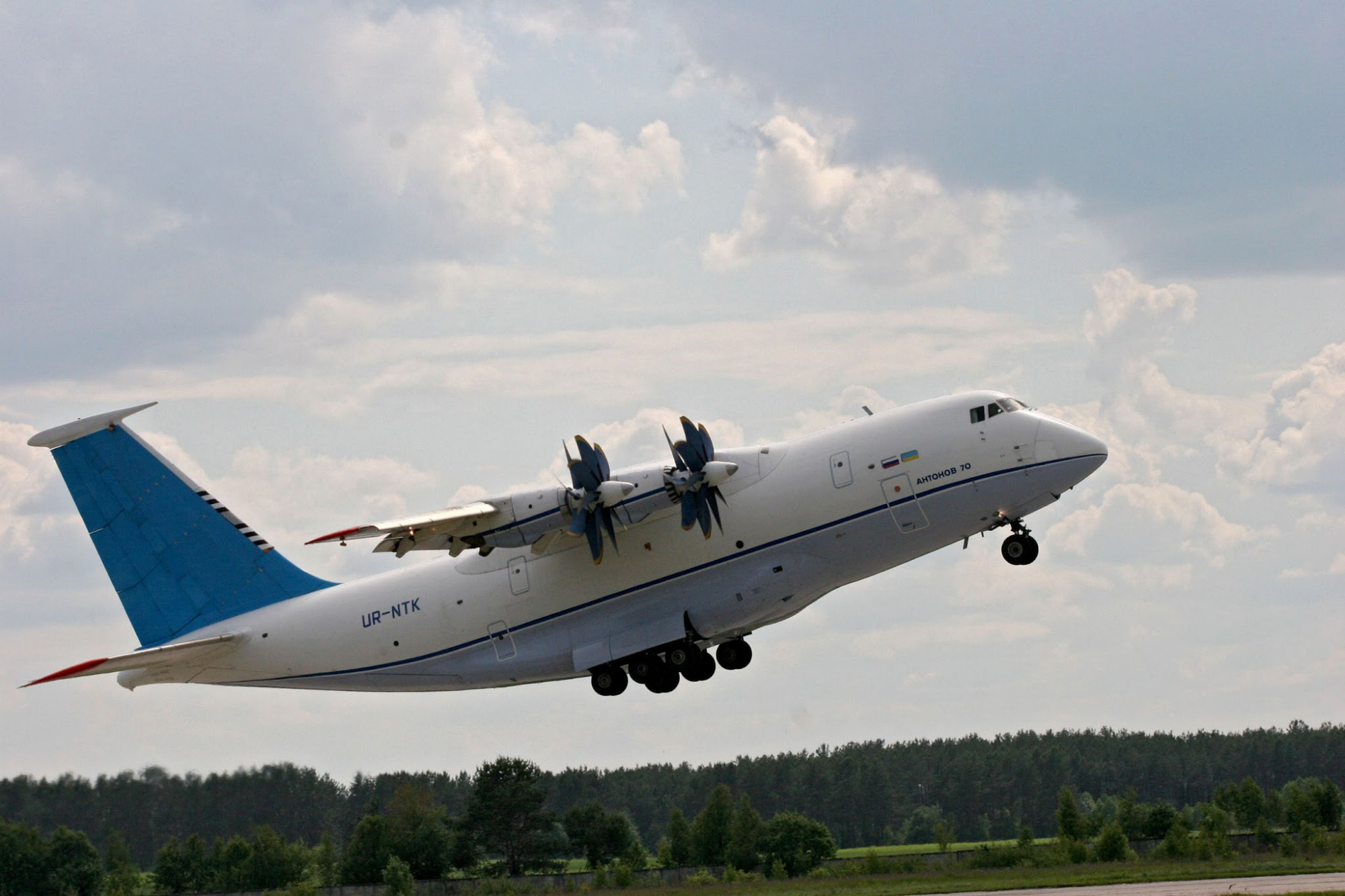 安-70 涡轮桨扇运输机图片赏析