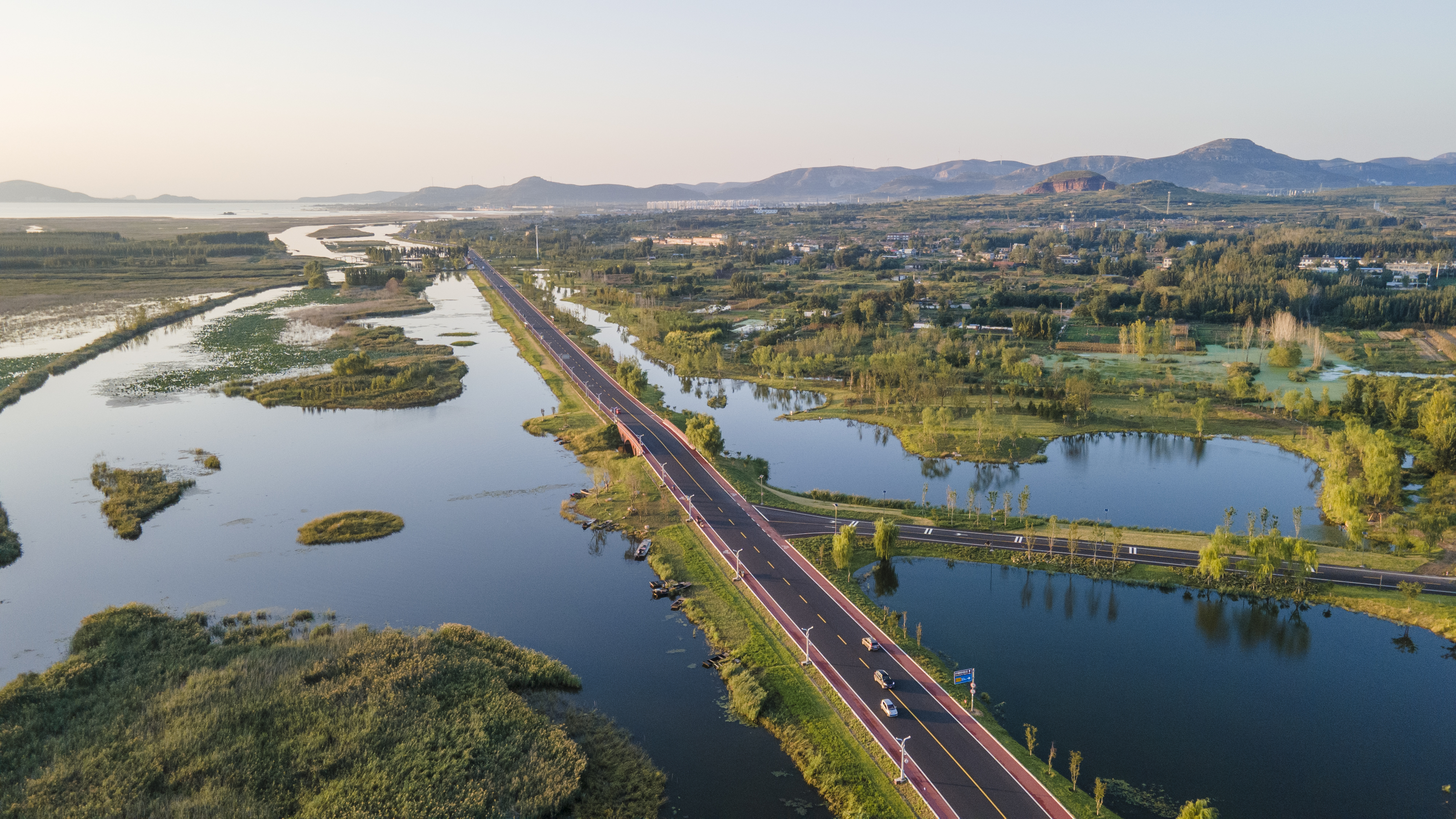 航拍东平湖滨湖大道,滨湖湿地公园,老湖镇凤凰社区,水泊社区