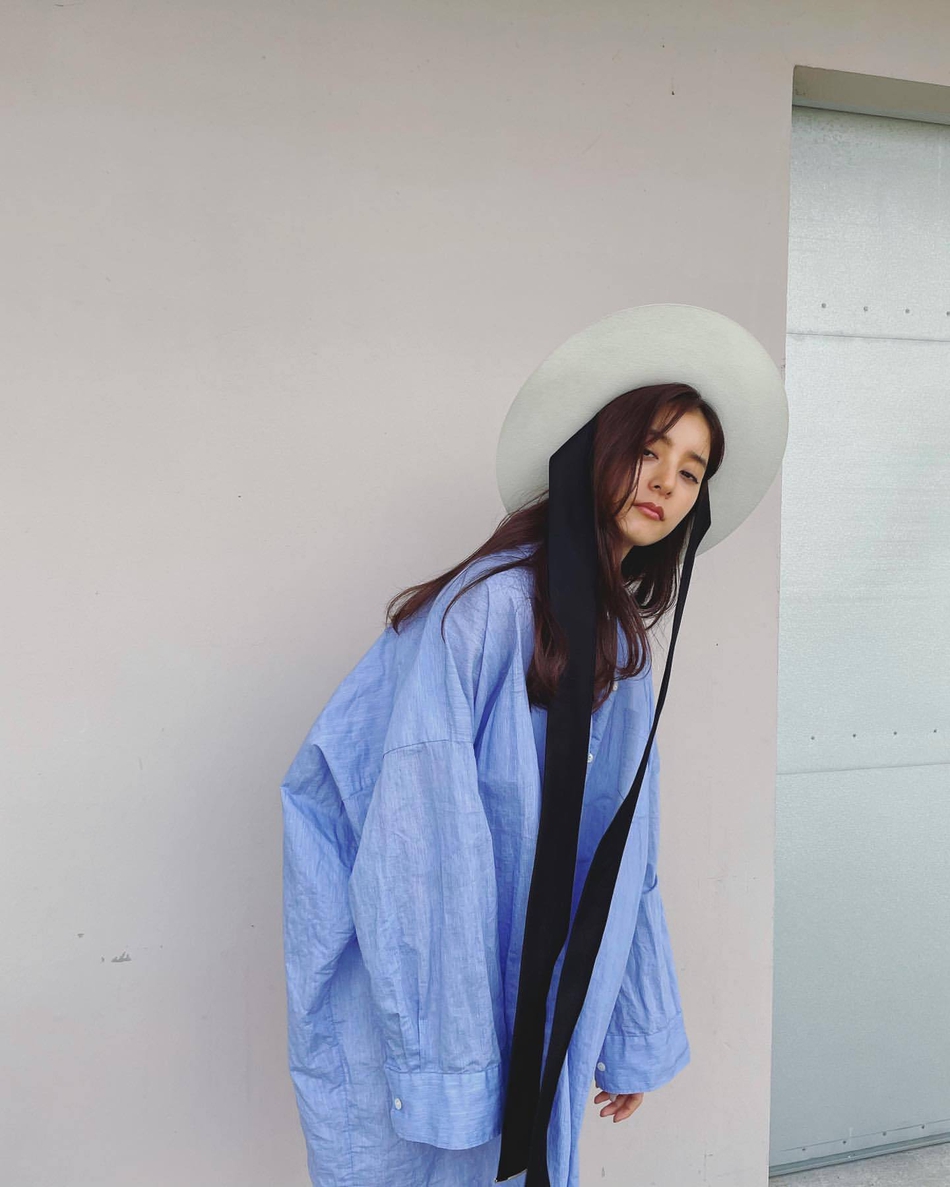 组图:新木优子更新ins 晒私服穿搭优雅清新笑容甜美