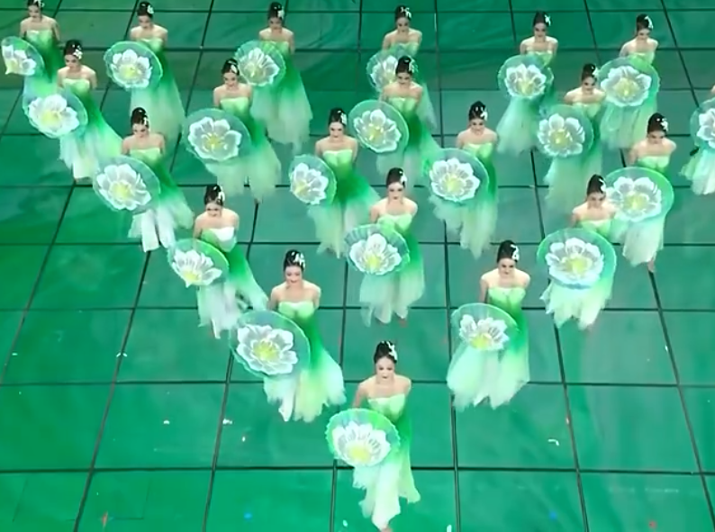 春晚的舞美如幻,茉莉的花换骨香