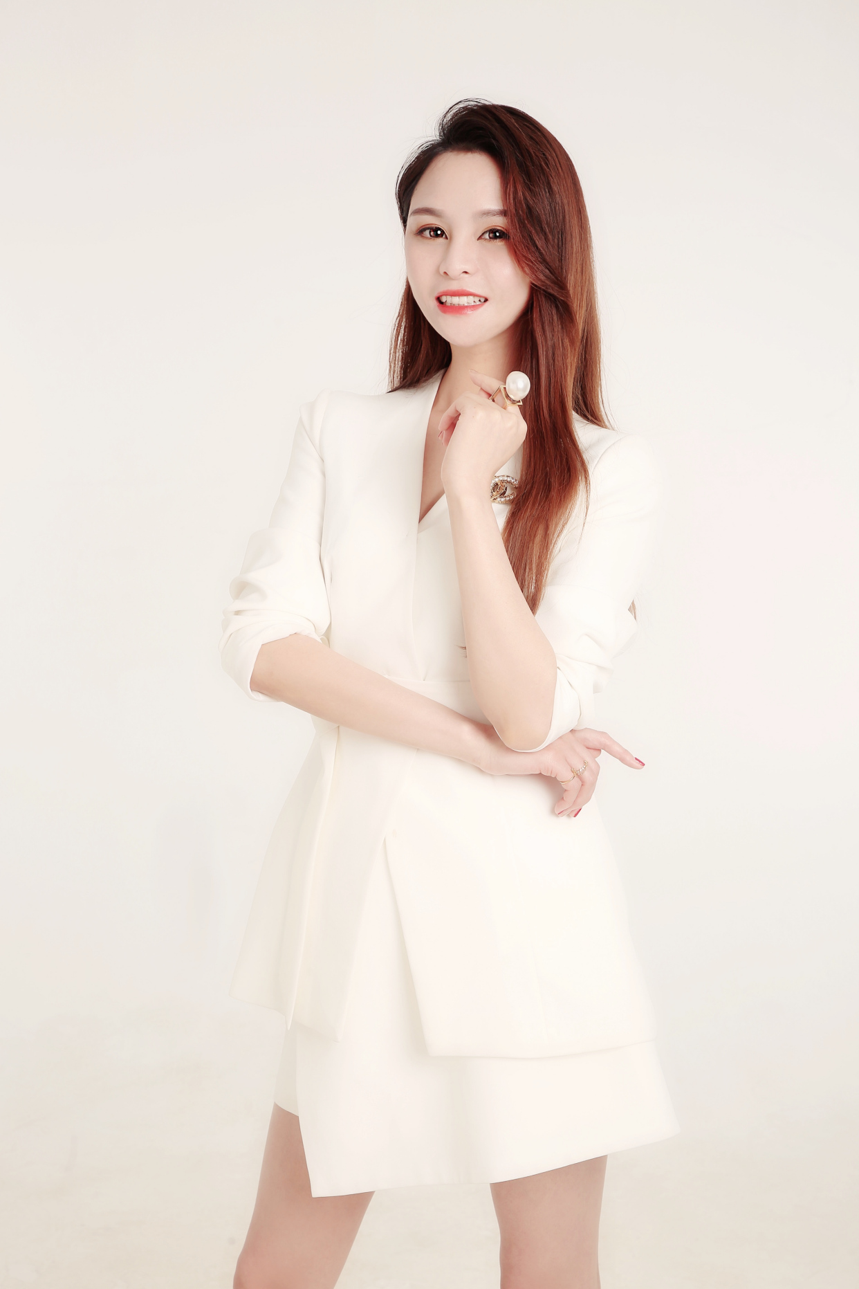 主持人毛丽萍时尚形象!奔赴山海 热爱生活-南风新视界