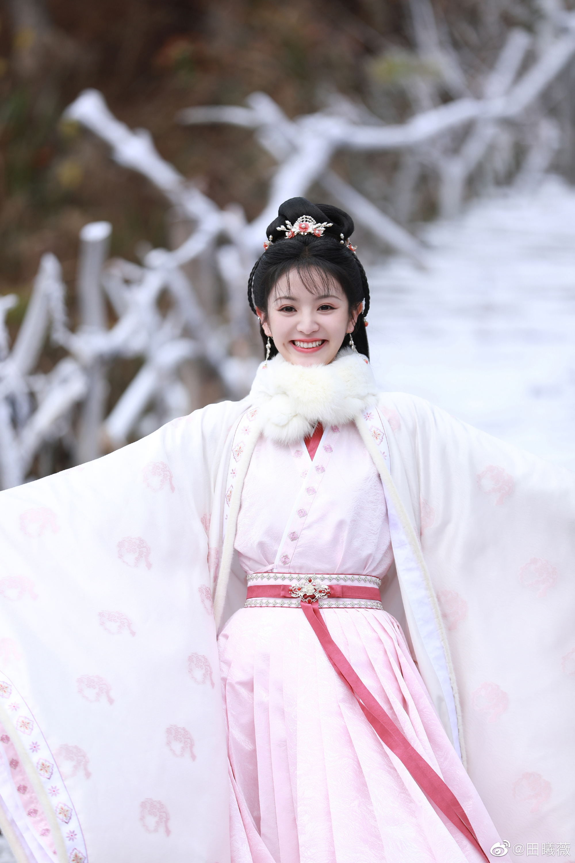 田曦薇甜美可爱