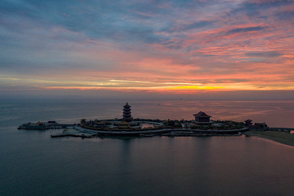 山东烟台:蓬莱海滨霞光漫天