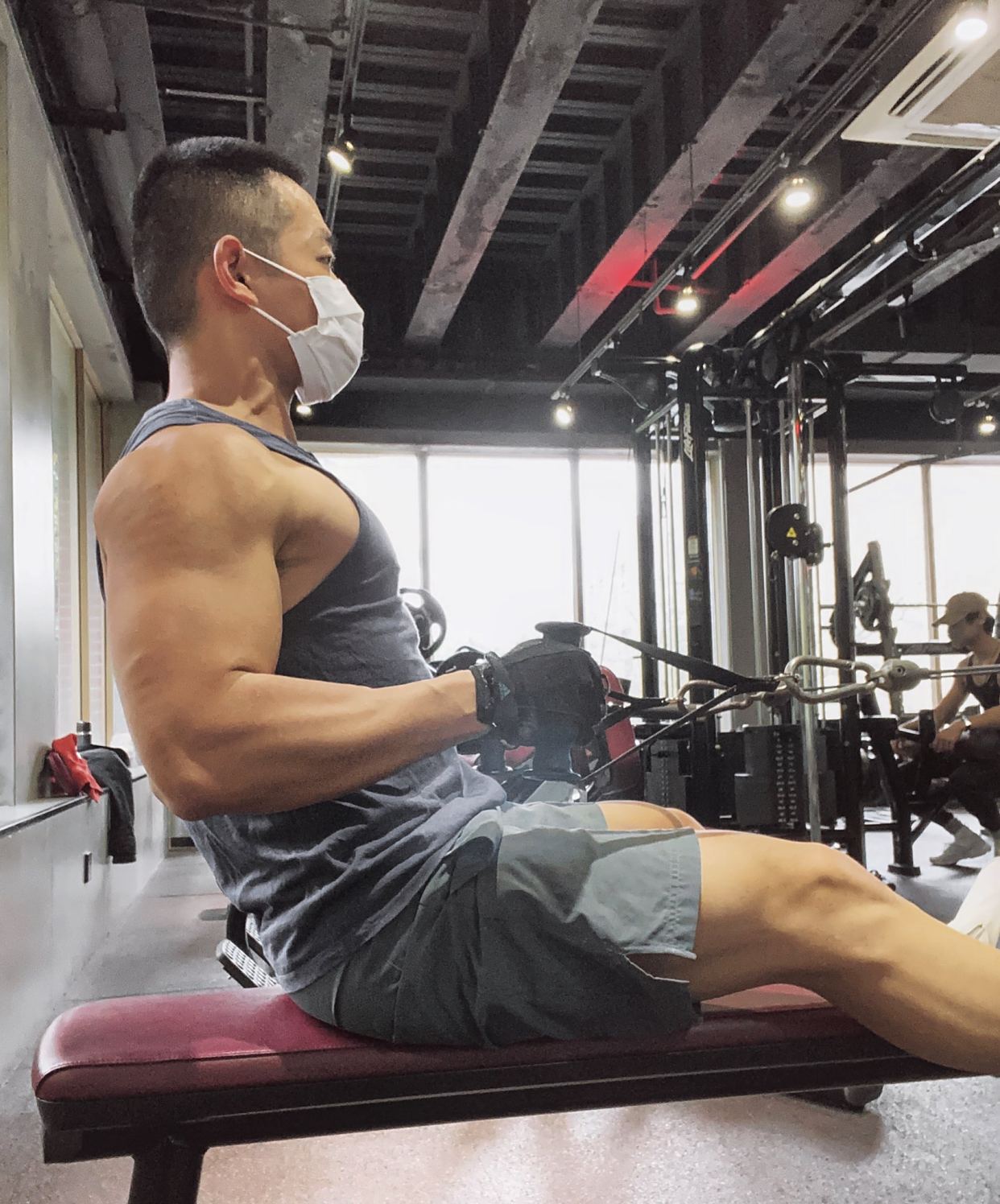 在健身房自拍运动打卡的肌肉帅哥,有你喜欢的吗?