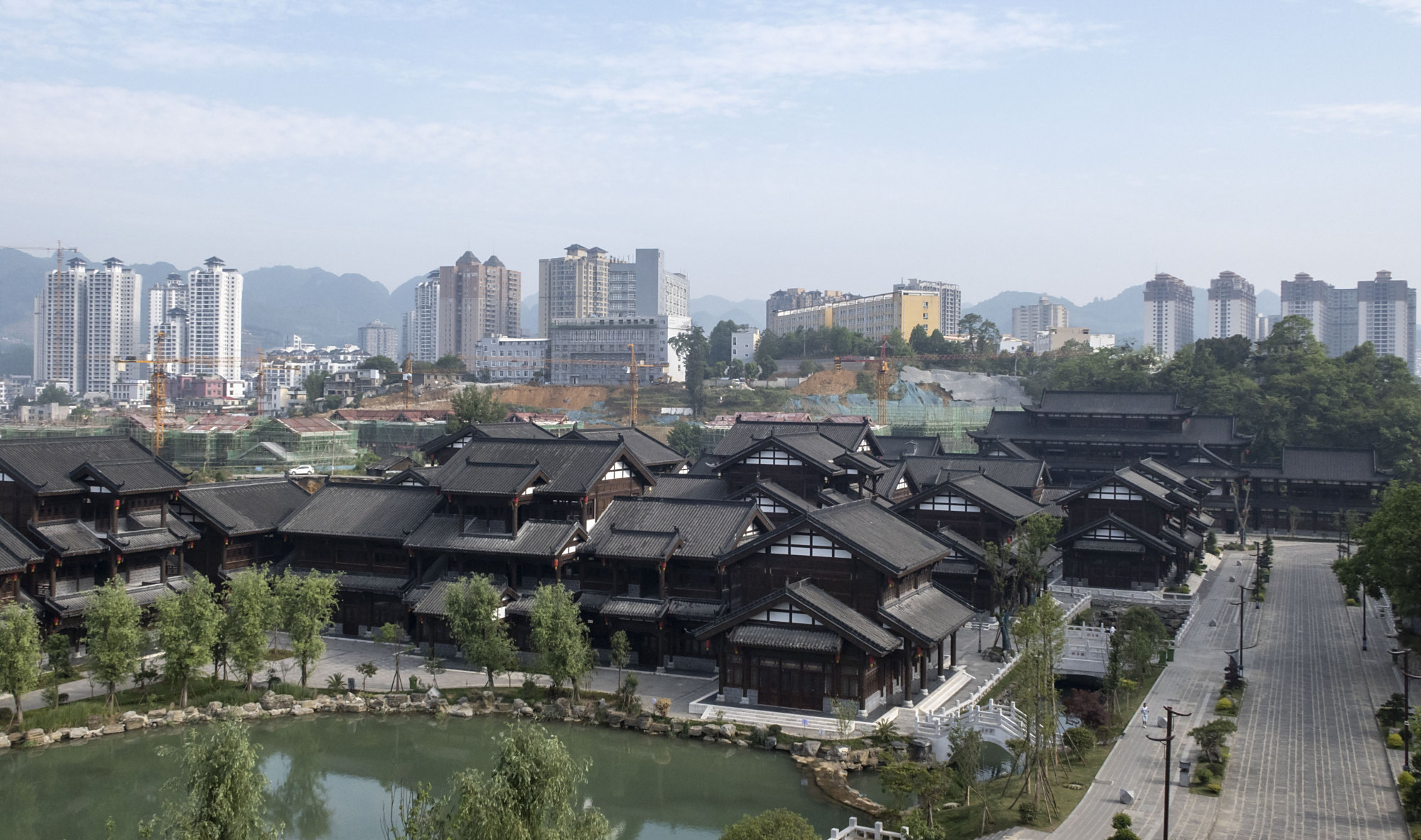 贵州烂尾建筑有点多,织金平远古镇不温不火,2年时间商铺全空