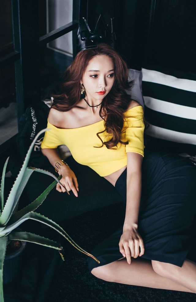 时尚美拍:靓丽动人女王气质美女,引领时尚尖端!