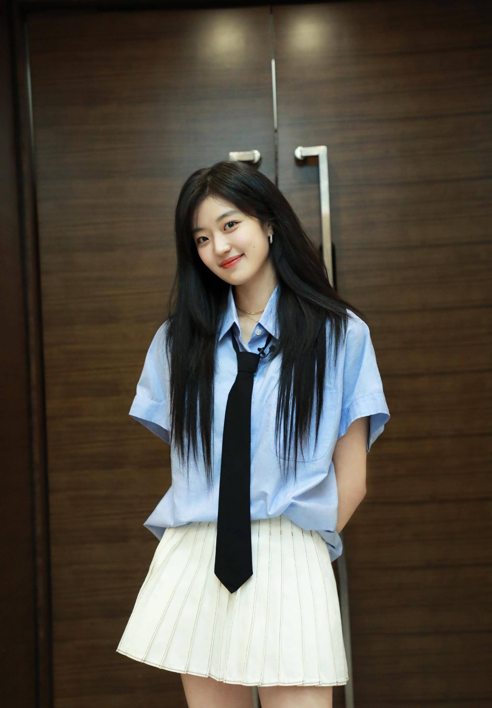 孙千学院风造型好甜好美