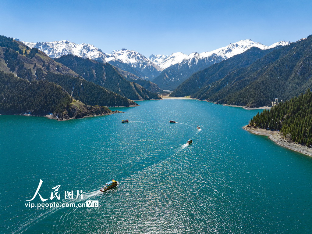 新疆阜康:天池开湖迎客来