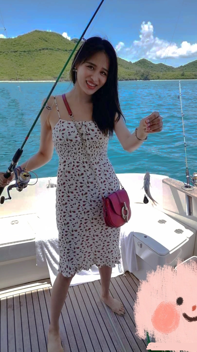 美女演员胡龄萌迷人美照欣赏