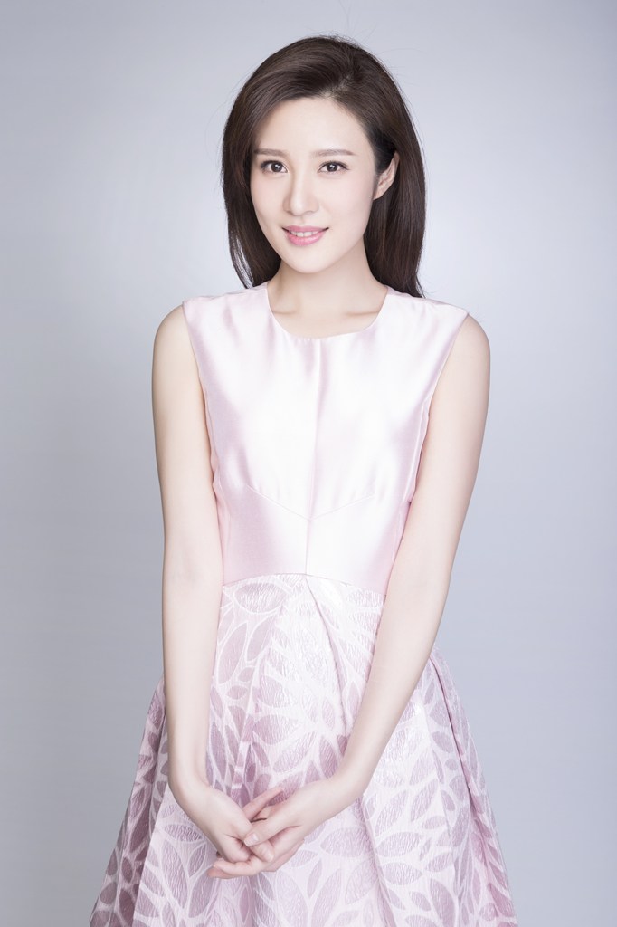 91年浙江诸暨女演员邬靖靖,被人称为"最清纯的西施"