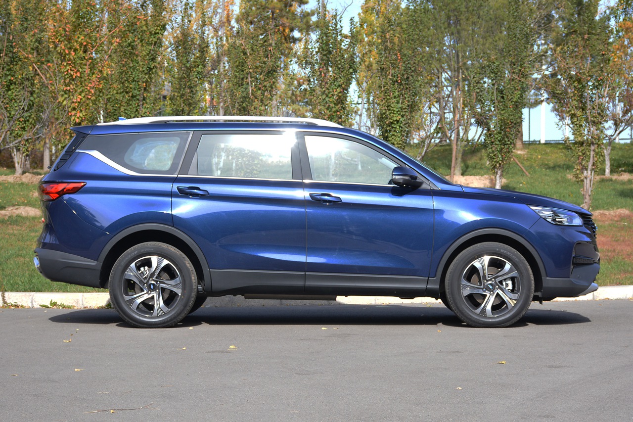 2021款长安欧尚科赛pro 1.5t自动领航型7座