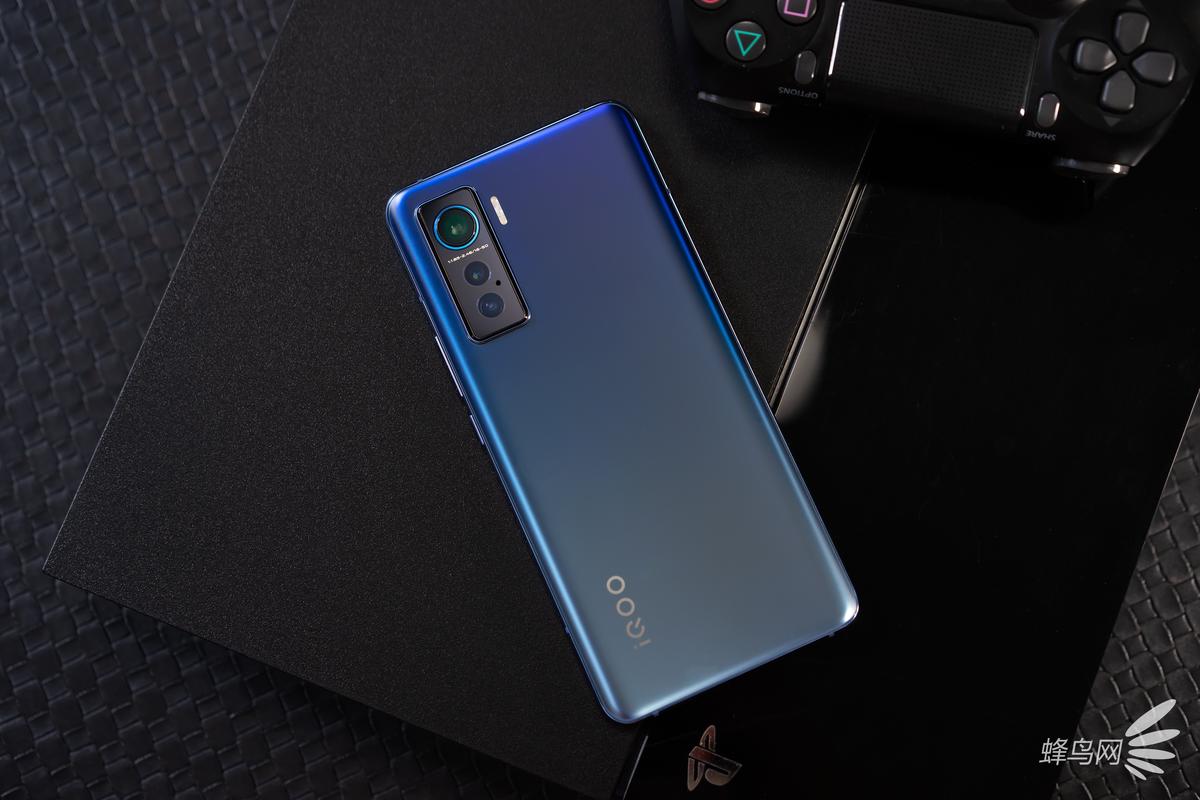 全新性能旗舰 iqoo 5星溯配色真机图赏