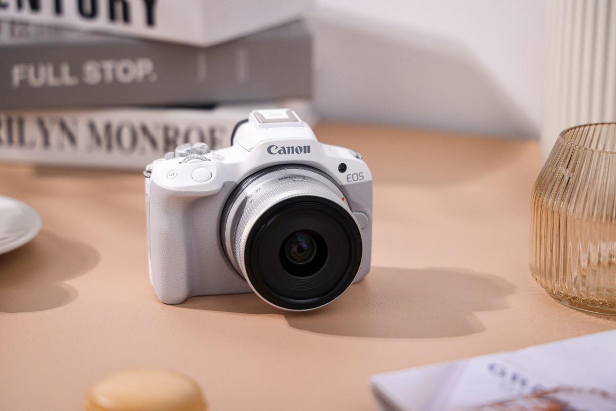 从未有过的轻巧手感 佳能青春专微eos r50外观图赏