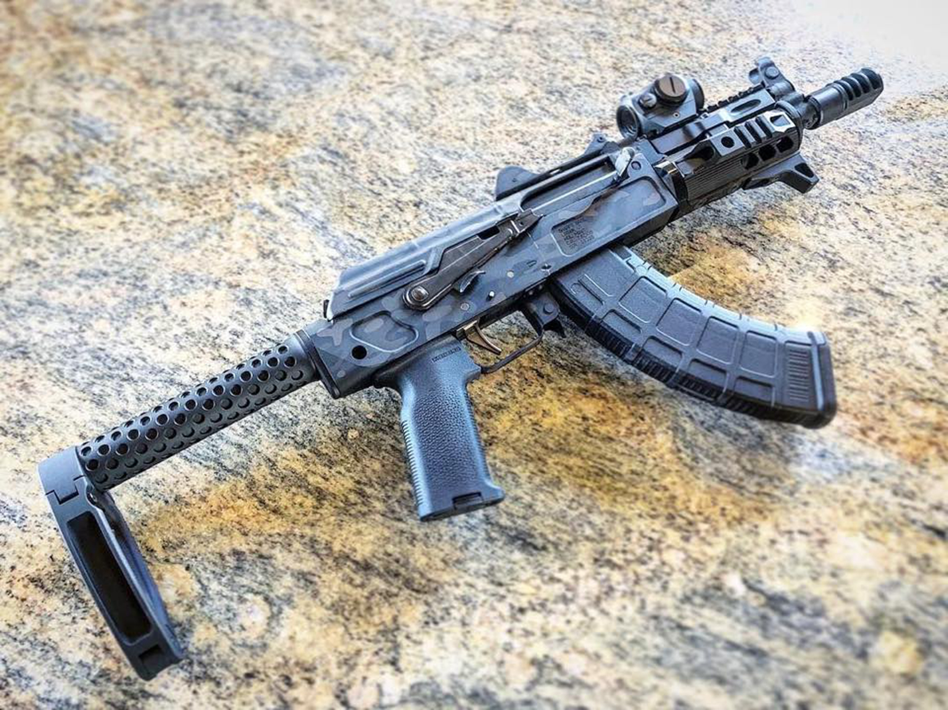 轻武器欣赏系列,冲锋枪和短突,只要够帅我都爱