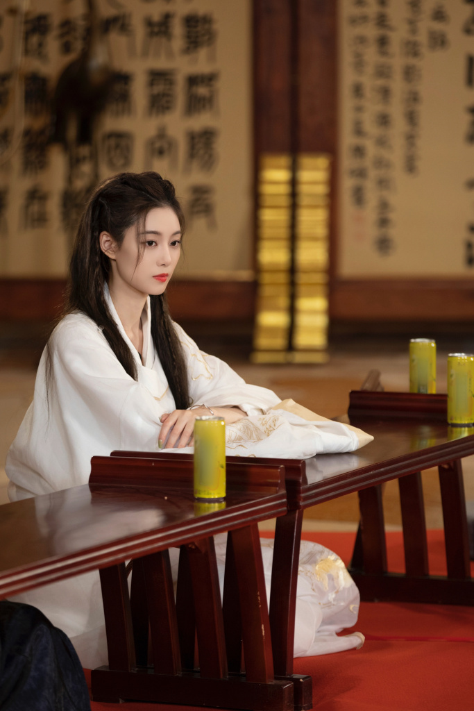 徐艺洋《打卡吧吃货团》花絮照曝光 变古装女神"穿越"神都洛阳