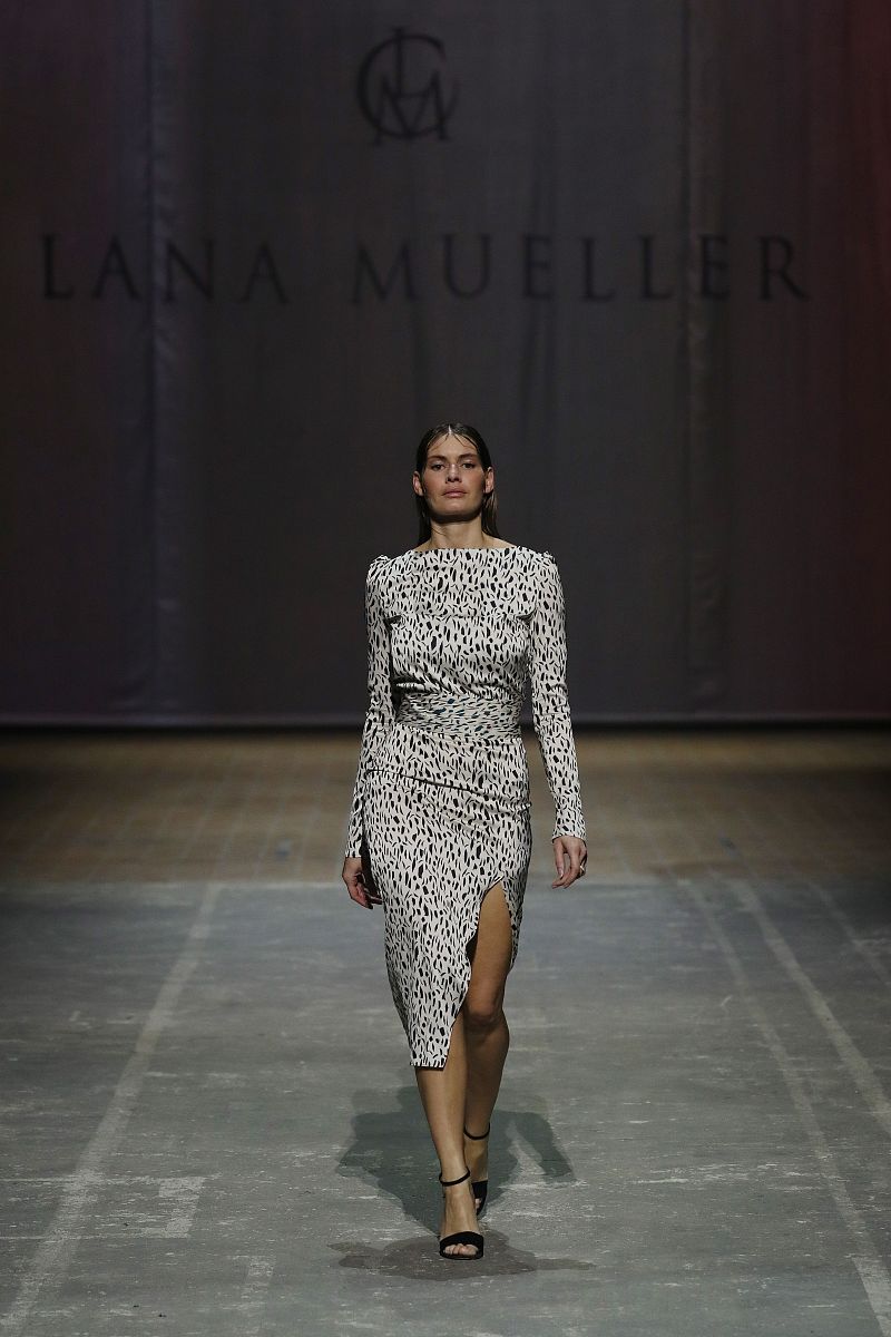 2021秋冬柏林时装周:lana mueller 品牌秀场