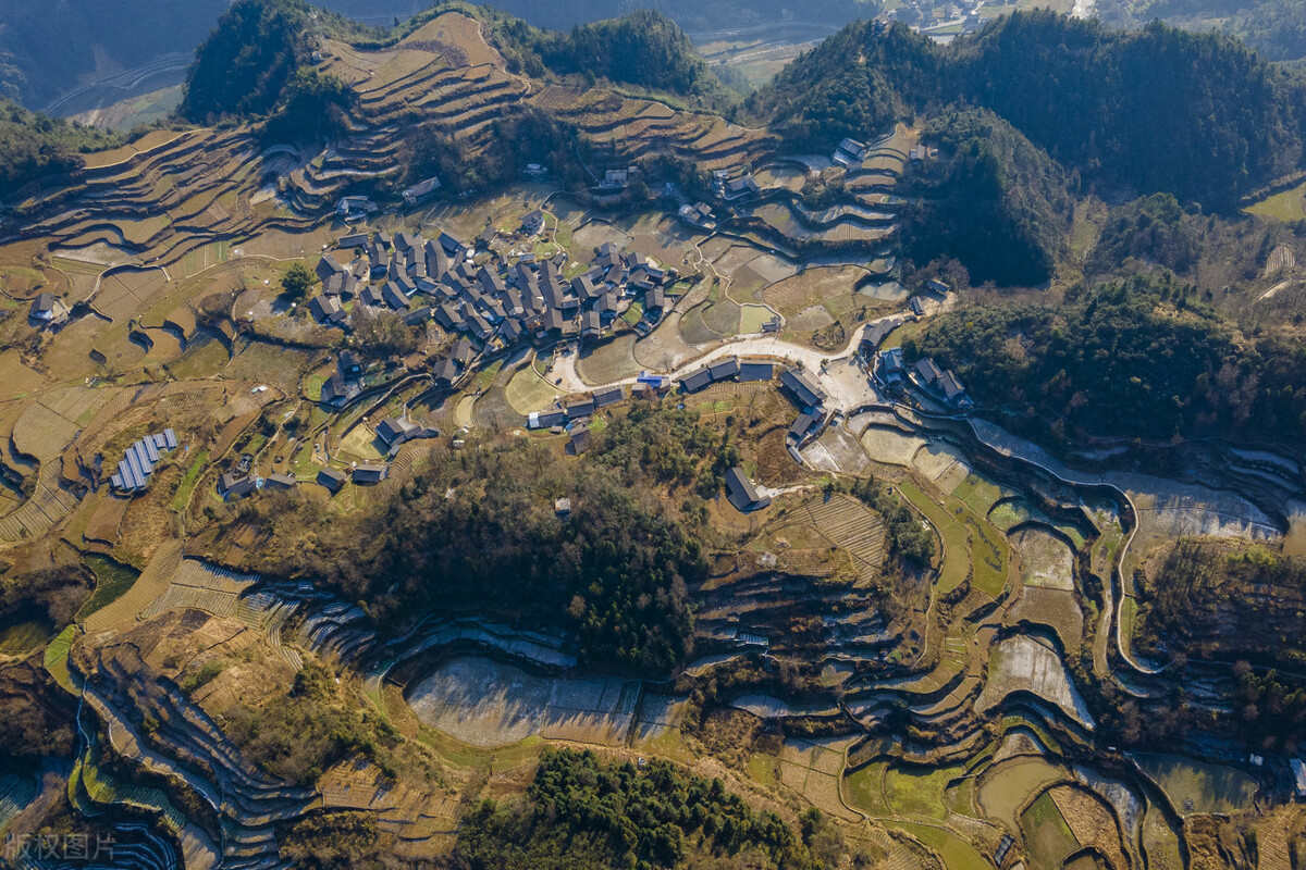 湖南省湘西土家苗族苗族自治州吉首市矮寨镇家庭村景色
