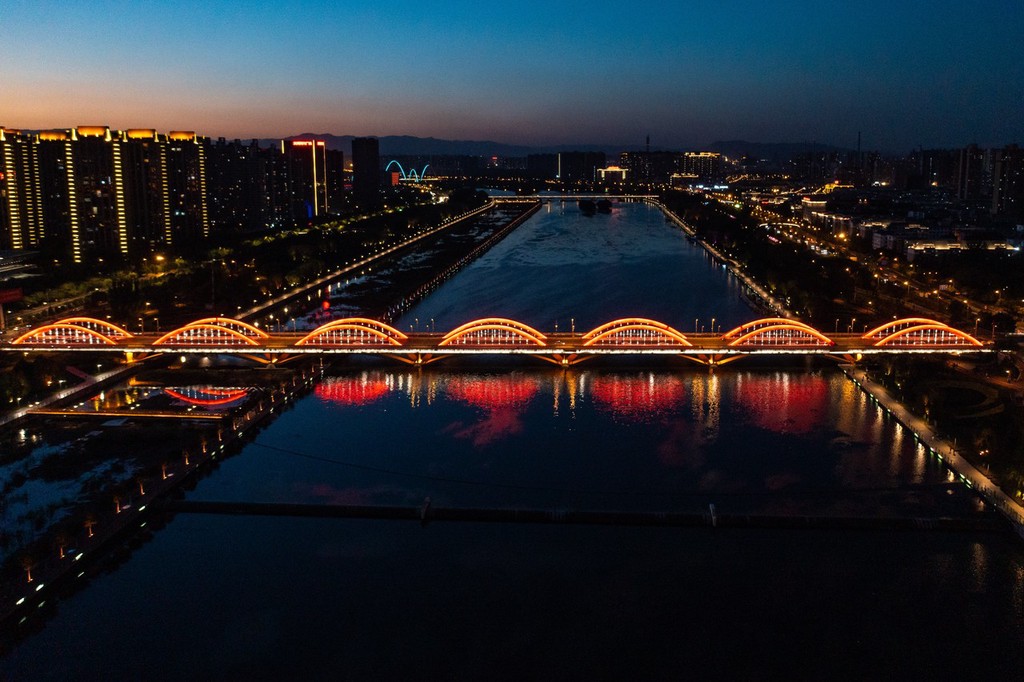 太原漪汾桥夜景描写图片