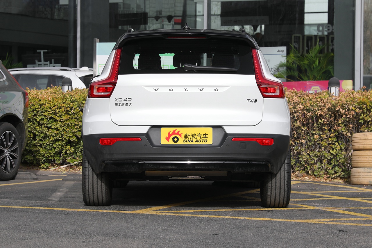 2021款沃尔沃xc40 t4四驱智远运动版