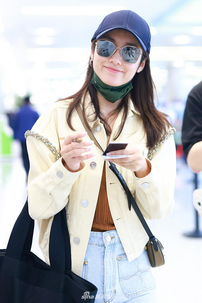 组图:吕一肌肤白里透红生图能打 穿奶黄色外套气质软糯亲和