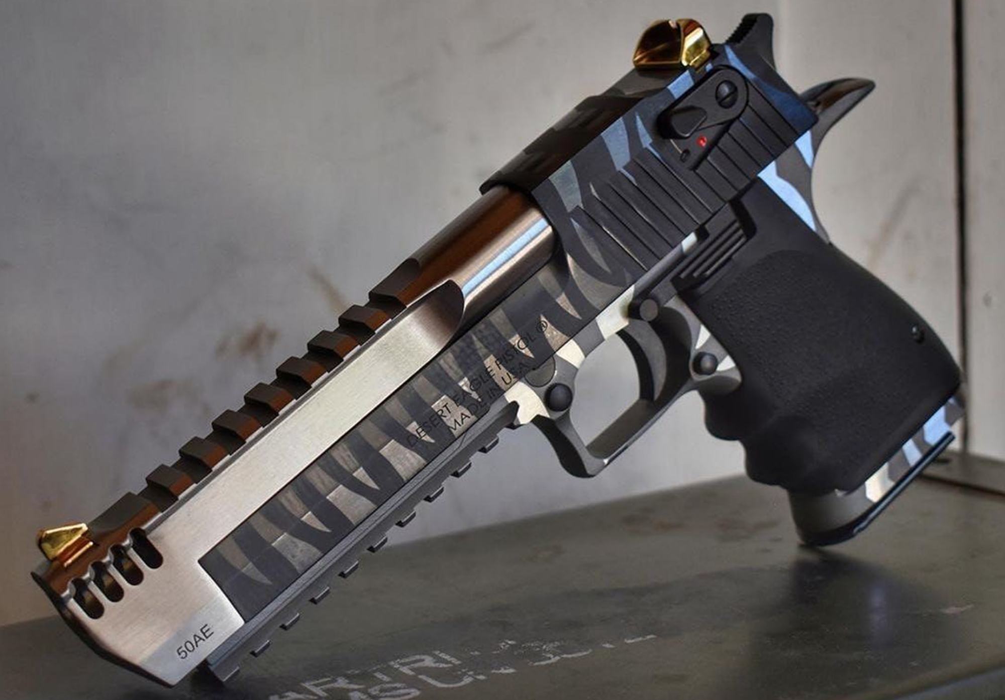 轻武器欣赏系列,这次登场的手枪,帅的不要不要的