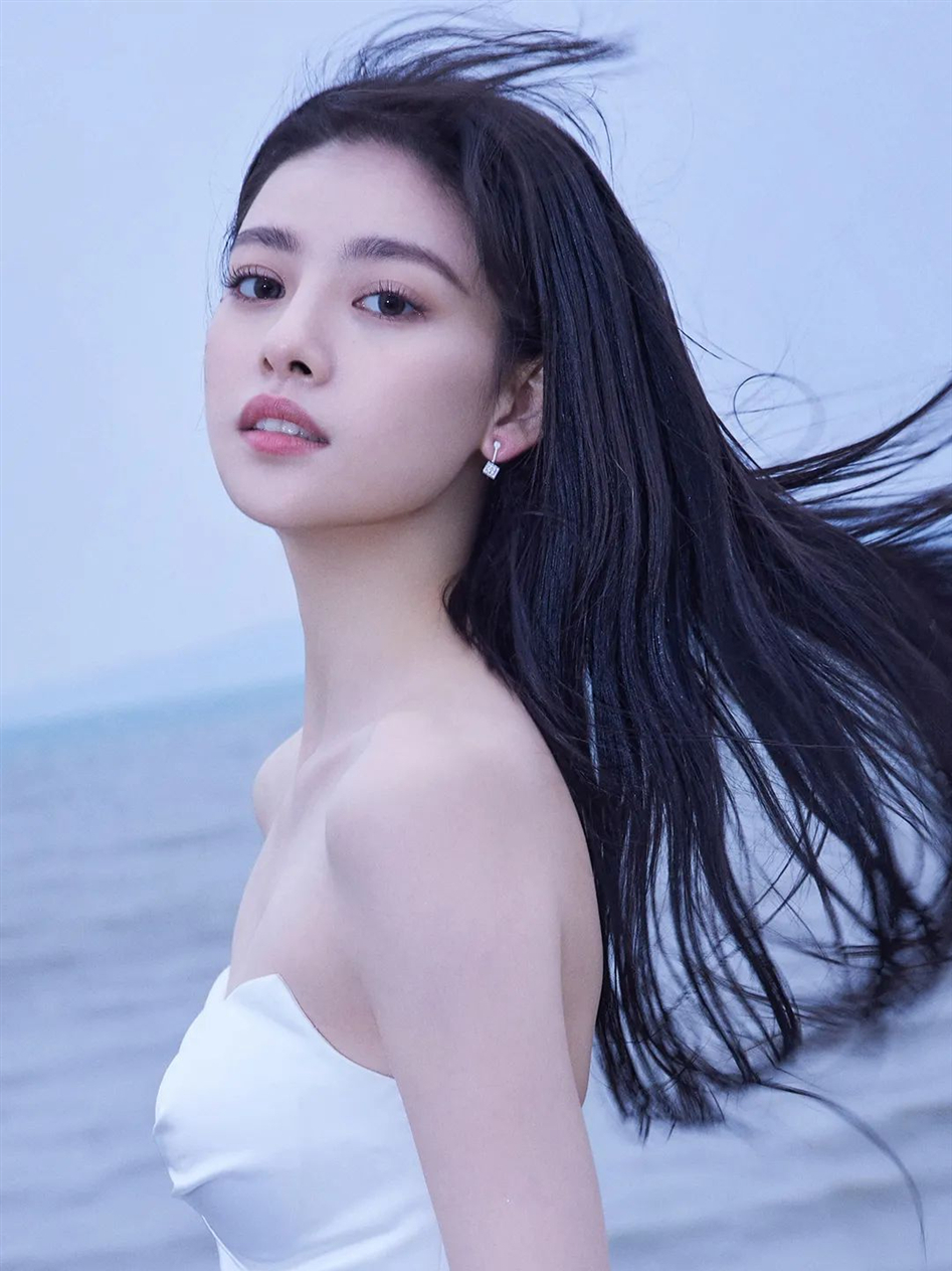 张艺上,肤白貌美的她,妥妥的气质女神