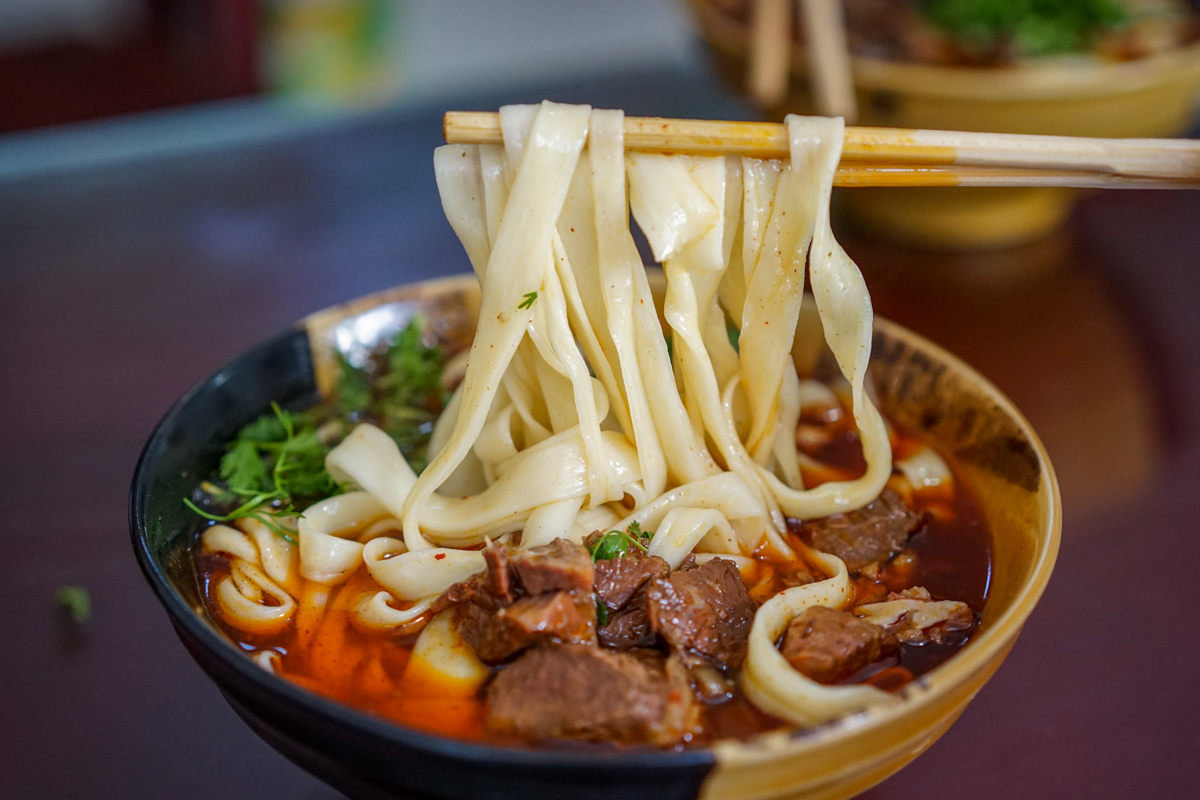 荥经挞挞面:"摔"出来的雅安风情!