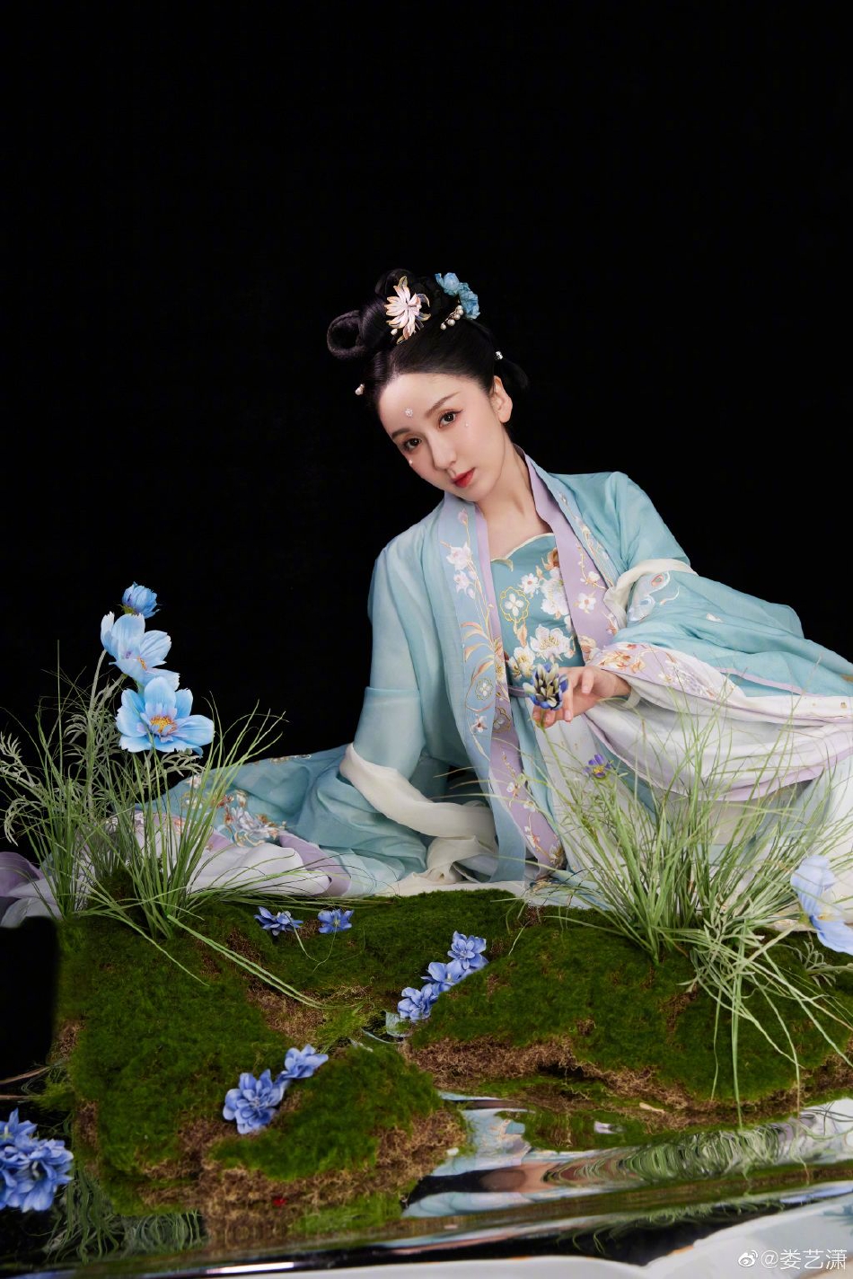 组图:娄艺潇《高山流水觅知音》穿汉服弹琵琶 翩翩起舞似仙女