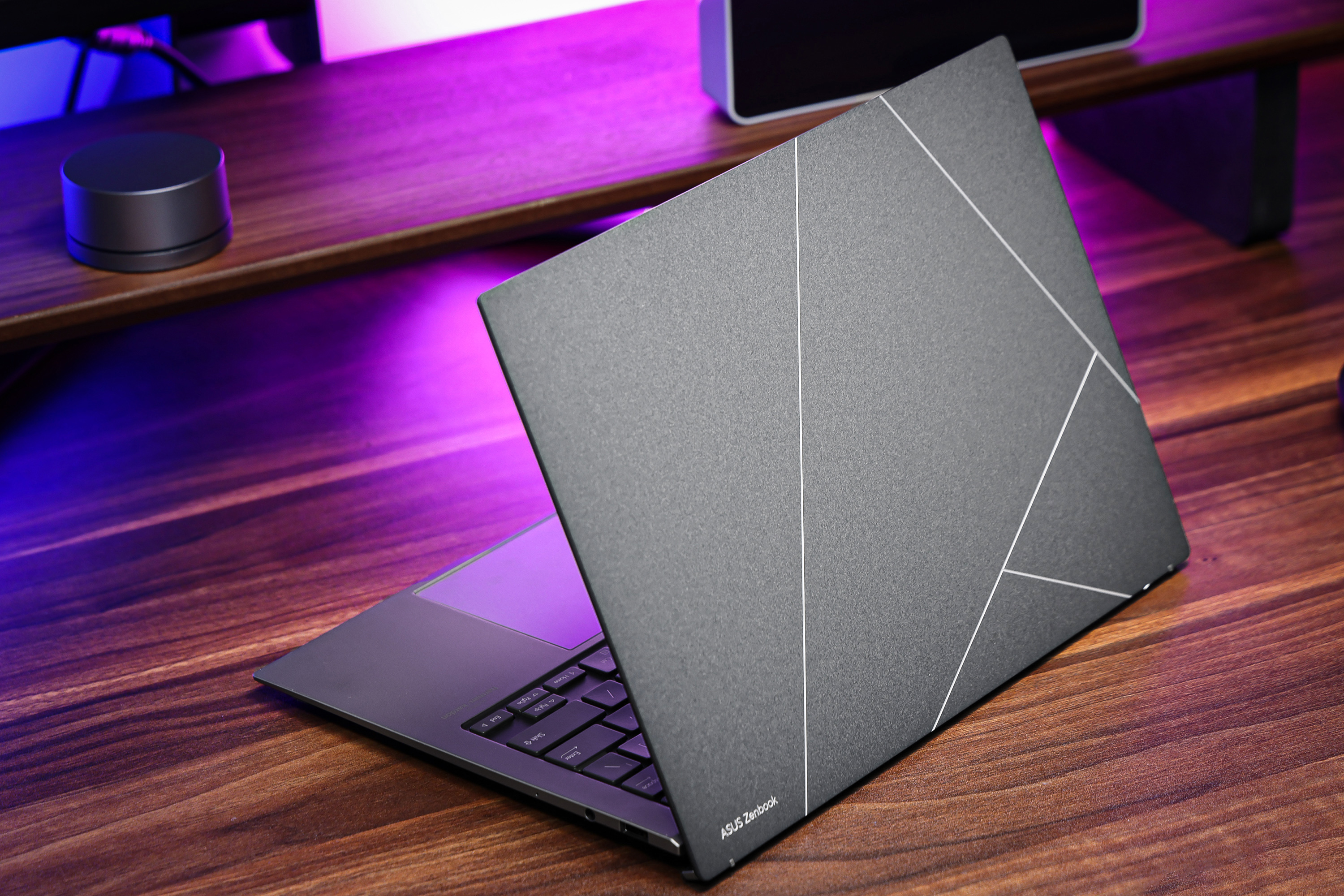 轻巧有型超便携商务本 华硕灵耀13图赏