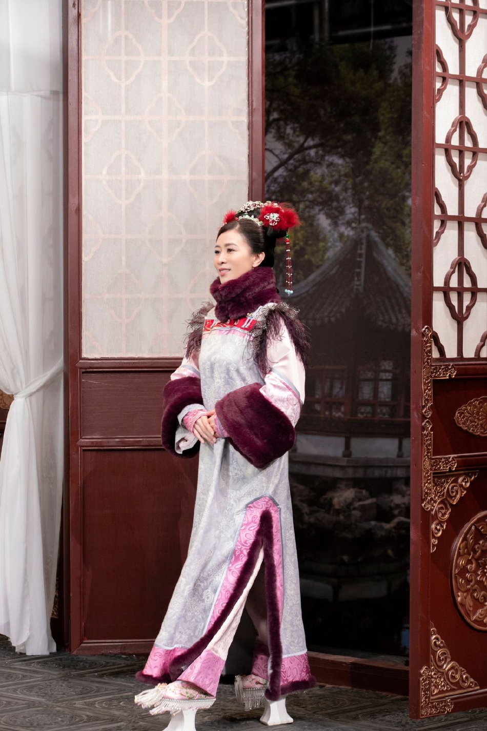 组图:佘诗曼再扮《金枝欲孽》尔淳 与邓萃雯张可颐时隔18年合体