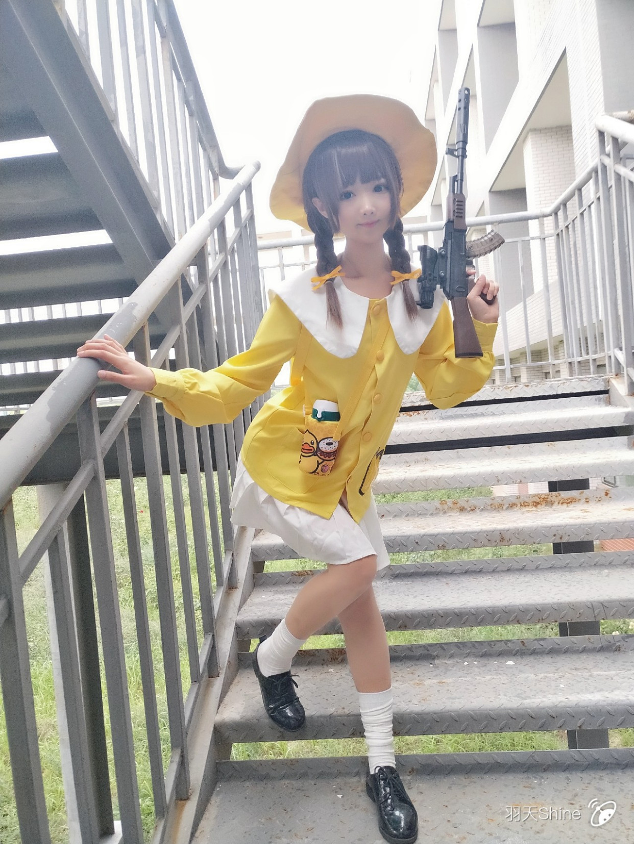 最新和平精英小黄鸭cos,为羽天小姐姐发电