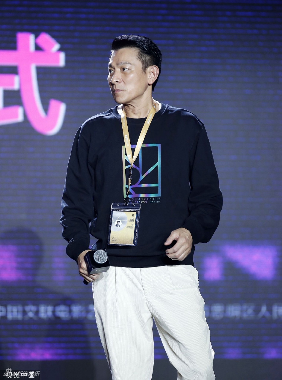 组图:刘德华出席第35届金鸡奖创投大会 穿休闲装侧颜优越状态好