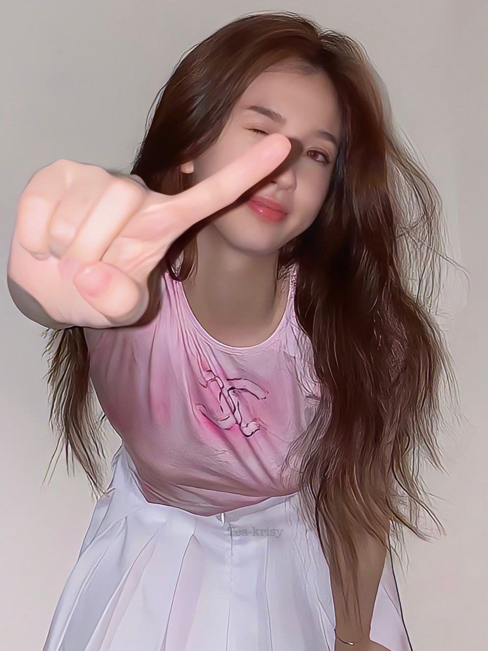 组图:虞书欣自拍姿势多变,性感与可爱并存,不愧是天生爱豆!