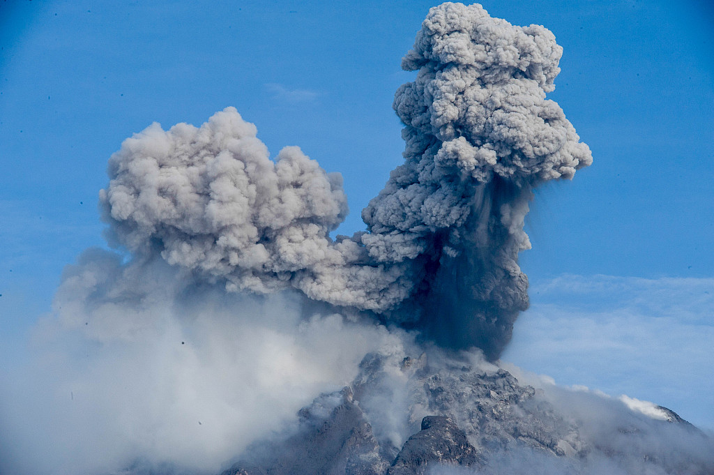 印尼火山爆发2019图片