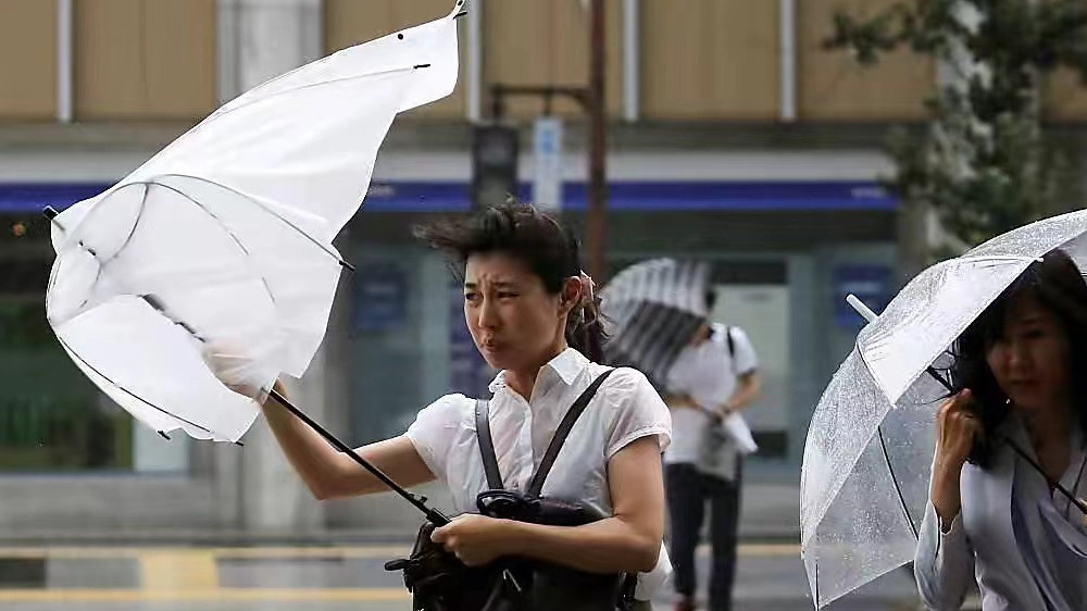 义乌造“避雨套”一路走红,“小到离谱