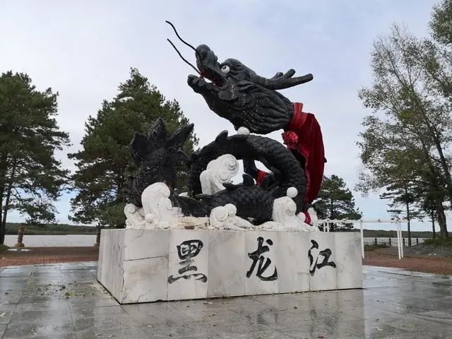 哈尔滨黑龙雕塑传说图片