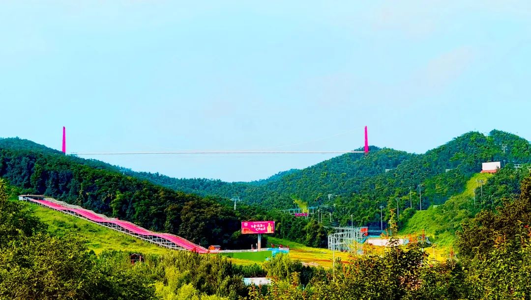 网红打卡地|莲花山巴图鲁乐园