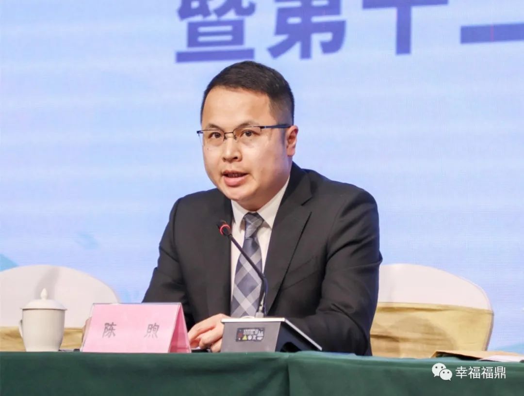 发布会上,蔡梅生介绍本次福鼎白茶开茶节相关情况;现场媒体就首届中国