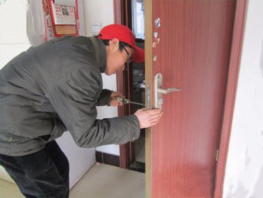 防盗门换锁芯：一场家庭安全升级的攻坚战