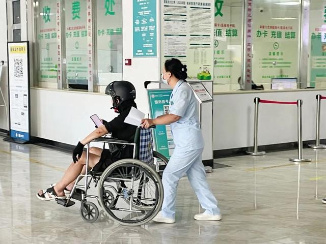 渭南市担当作为好护士|渭南市妇幼保健院急诊科季莹:以萤火之光,甘当