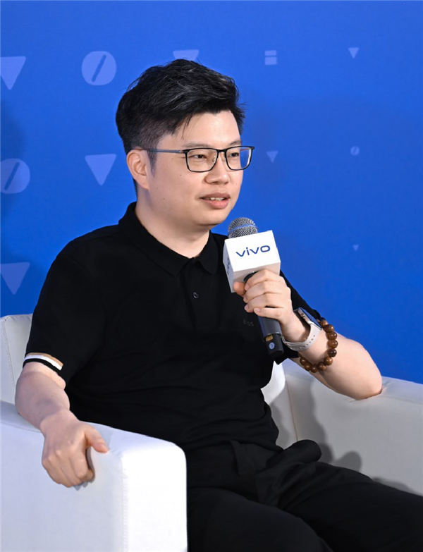存储疯涨下 7999元X Fold6杀疯！vivo黄韬：对新机销量有信心 比上代至少30%增长