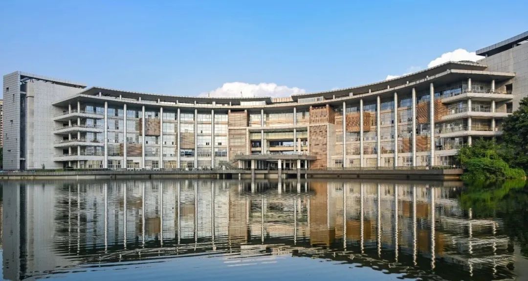 点击图片,查看更多交大闪光时刻惟创新者进 惟创新者强 惟创新者胜