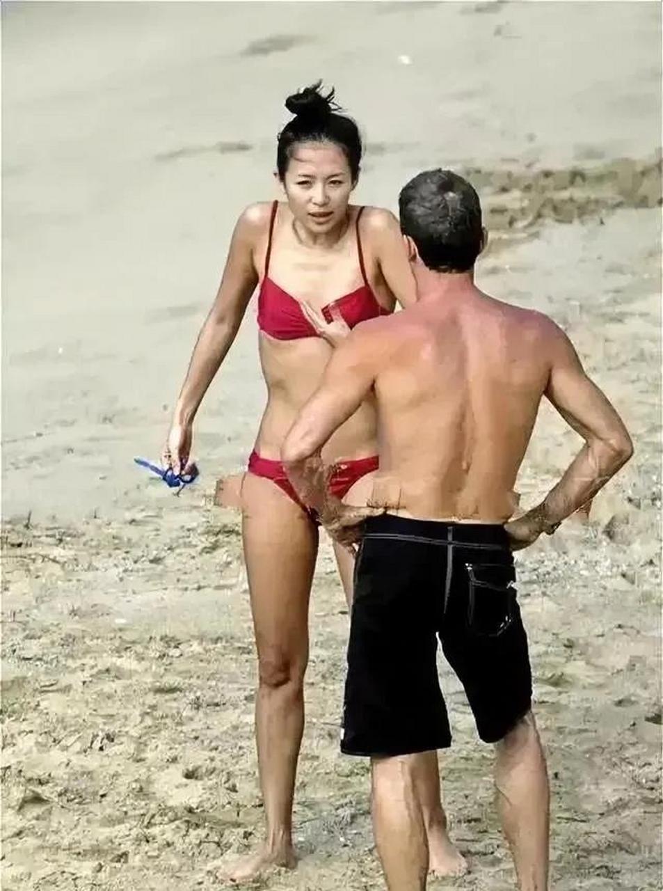 很多网友在看了章子怡的泳装照之后,都纷纷摇头说:  "没想到章子怡