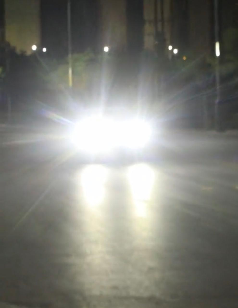 陕西一男子在城区长时间开远光灯,交警:刺眼不?盯着它1分钟!