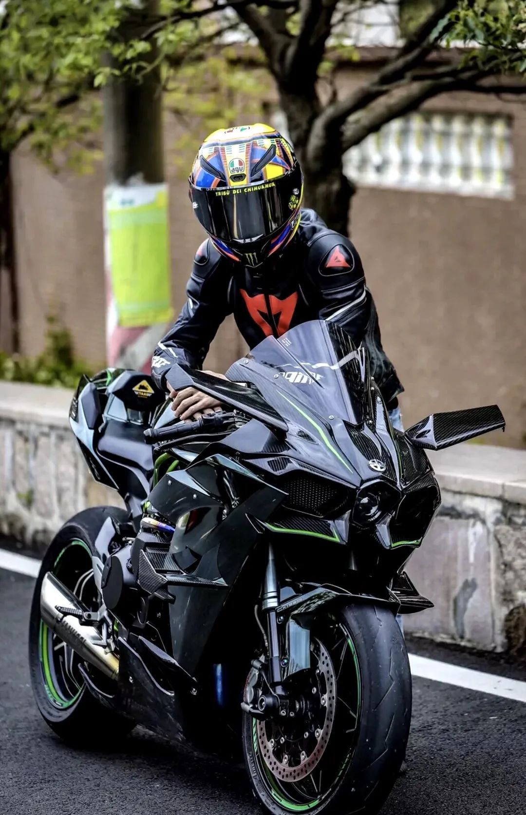 带机械增压的川崎ninja h2