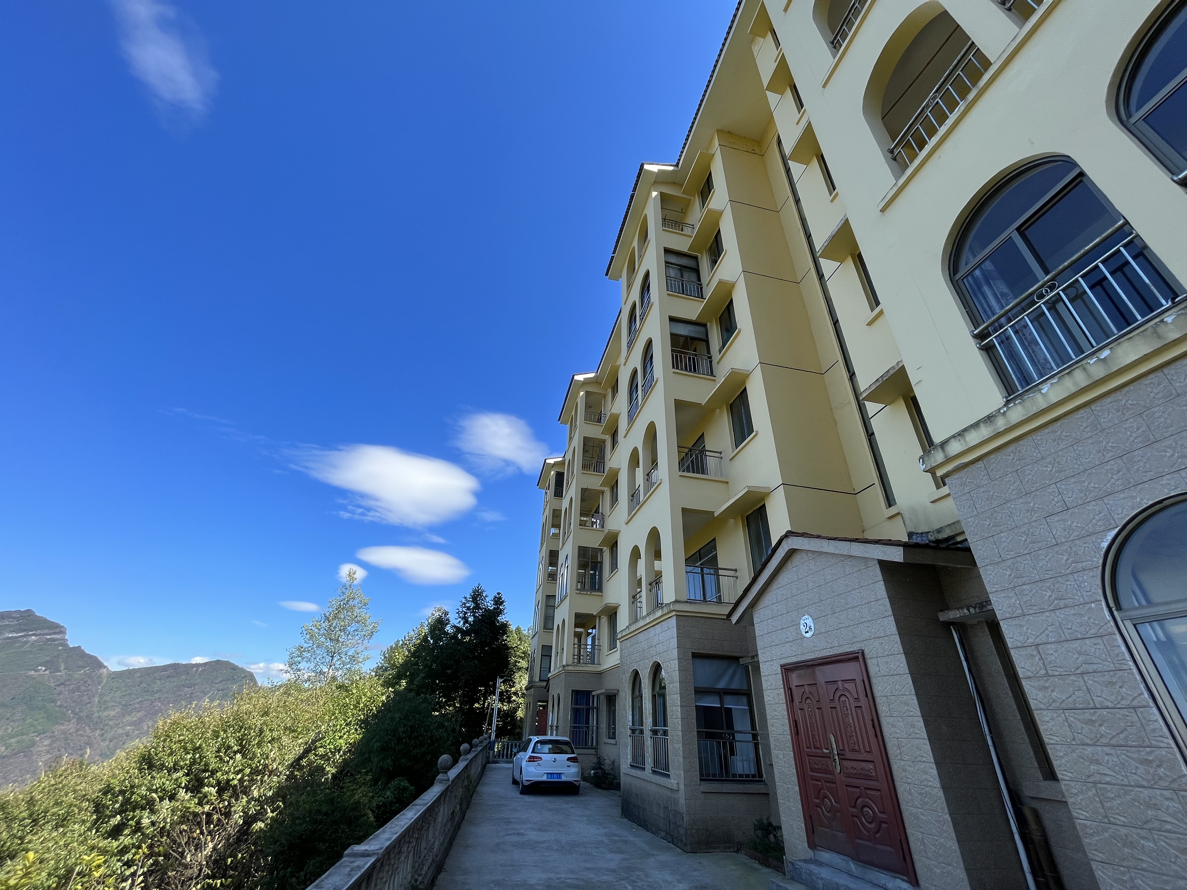 百胜名苑:南川避暑房海拔1300米,6层电梯单价3000元/平含装修!